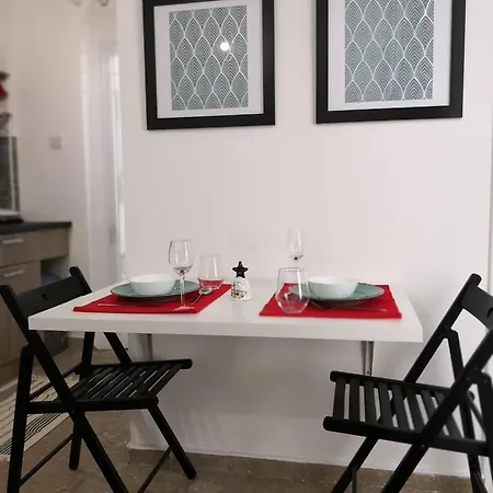 Cheerful In Nicósia