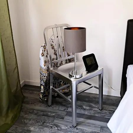 Cheerful In Nicósia