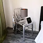 Cheerful In Nicósia